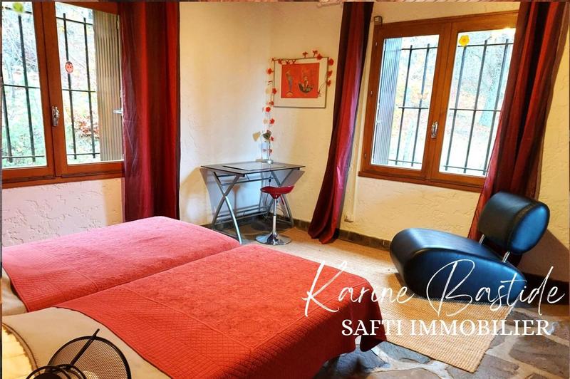 Maison - 240 m² - 11 pièces