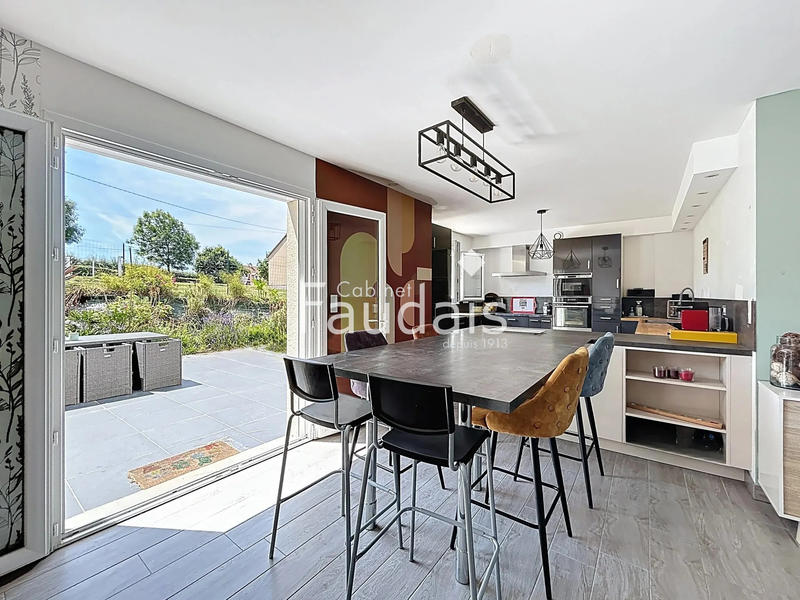 Maison - 121 m² - 6 pièces