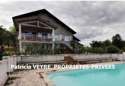 Maison - 277 m² - 8 pièces