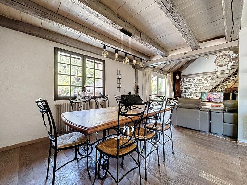 Maison - 220 m² - 9 pièces