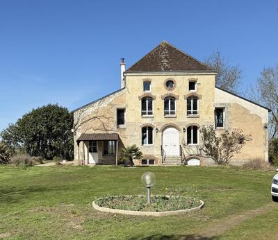 Maison ancienne - 330 m² - 9 pièces