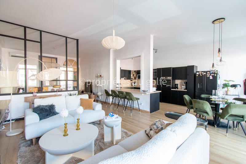 Appartement - 207 m² - 7 pièces