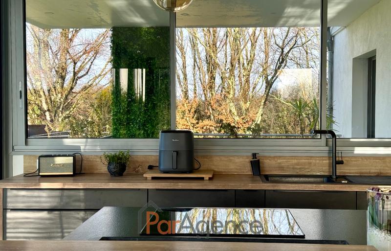 Maison - 290 m² - 9 pièces