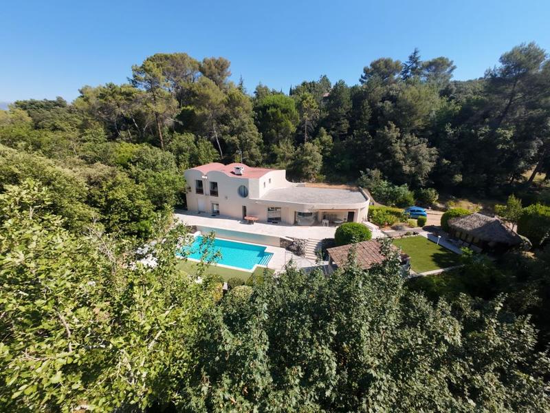 Maison - 245 m² - 6 pièces