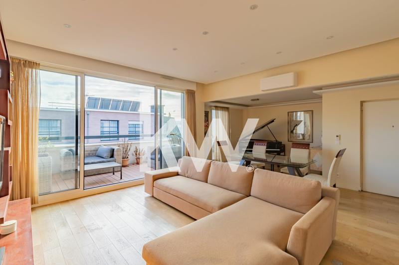 Appartement - 90 m² - 4 pièces