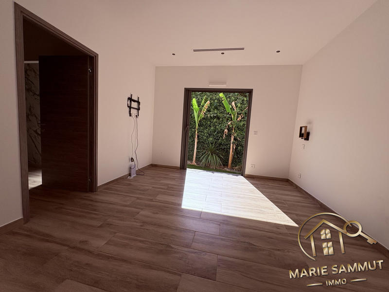 Maison - 229 m² - 7 pièces