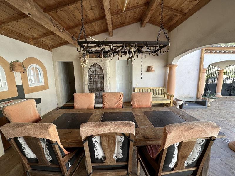 Maison - 225 m² - 7 pièces