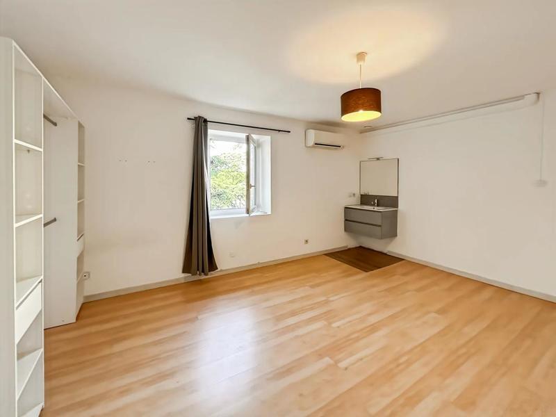 Appartement - 90 m² - 3 pièces