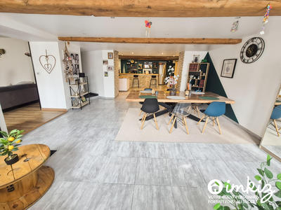 Maison - 220 m² - 7 pièces