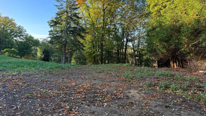 Terrain constructible - 1 835 m²