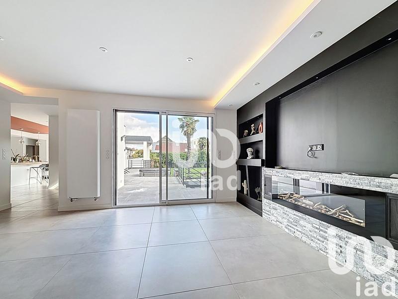 Maison - 207 m² - 6 pièces