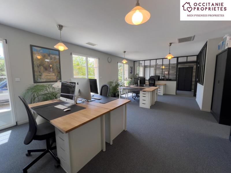 Propriété - 345 m² - 9 pièces