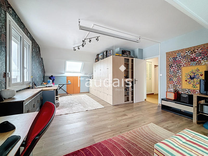 Maison - 236 m² - 8 pièces