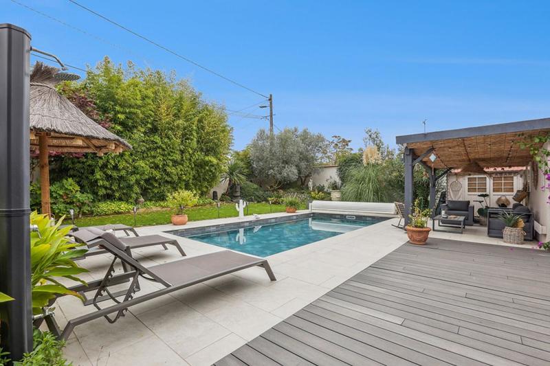 Villa - 221 m² - 6 pièces