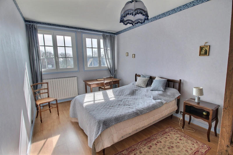 Maison - 230 m² - 8 pièces