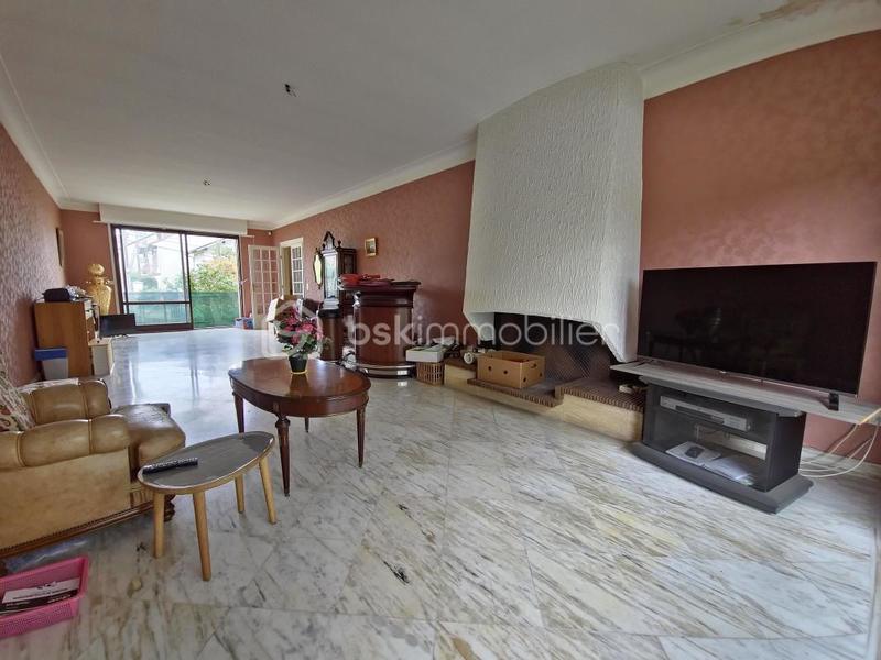 Maison - 210 m² - 7 pièces