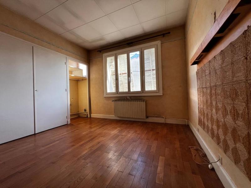 Maison - 230 m² - 7 pièces