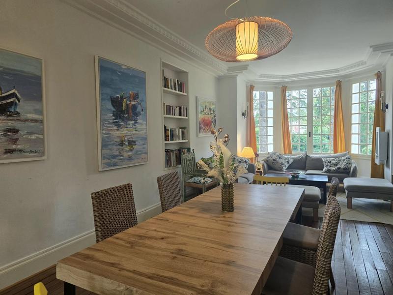 Maison - 290 m² - 9 pièces