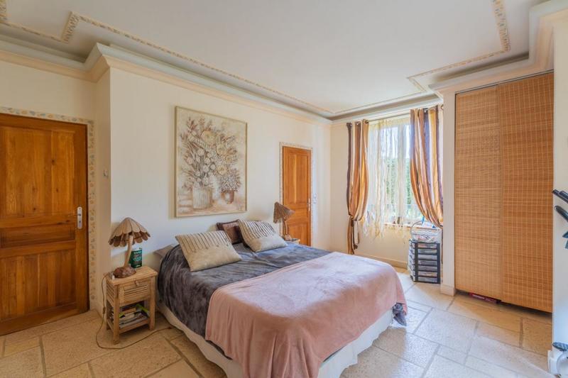 Demeure - 654 m² - 29 pièces