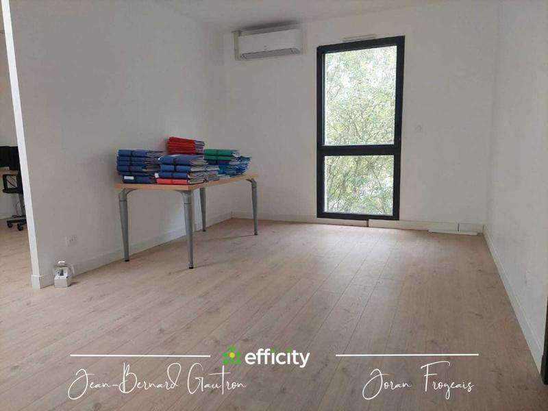 Bureau - 587 m² - 17 pièces