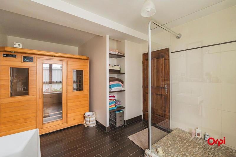 Propriété - 320 m² - 6 pièces