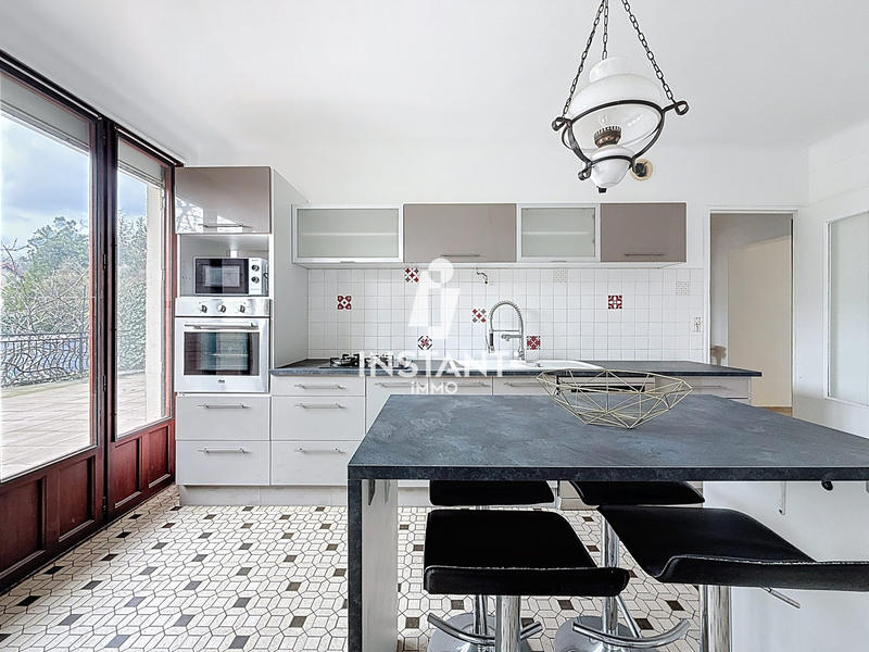 Maison - 142 m² - 8 pièces