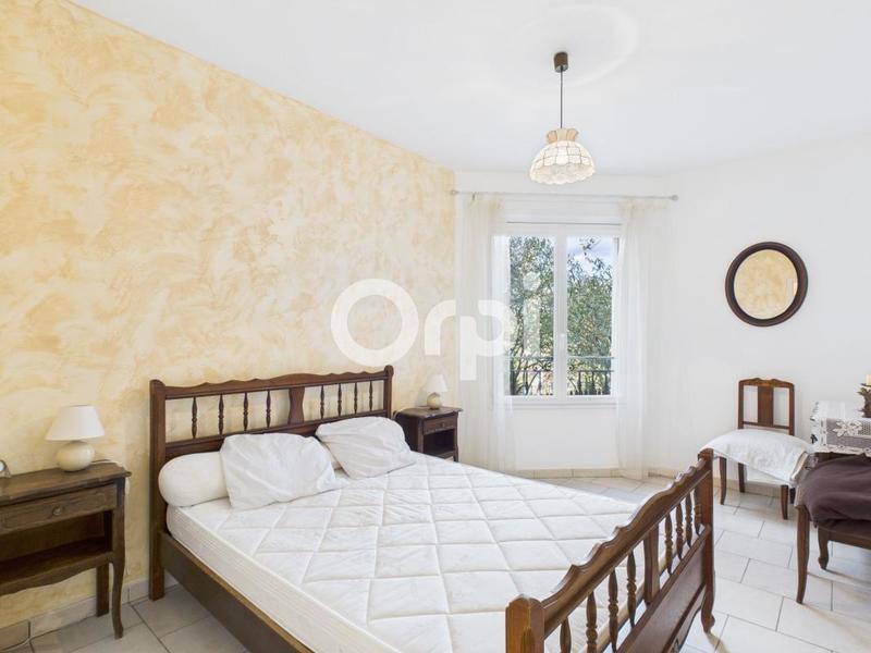 Maison - 220 m² - 7 pièces