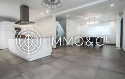 Maison - 260 m² - 6 pièces