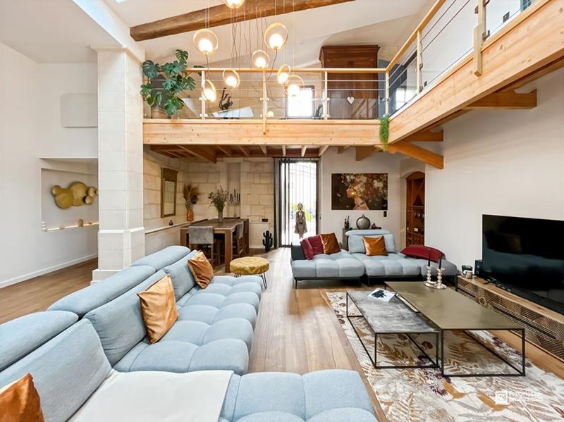 Maison - 215 m² - 4 pièces