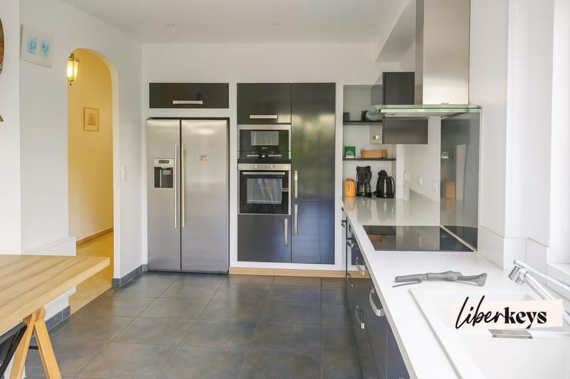 Maison - 256 m² - 6 pièces