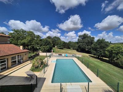 Propriété - 400 m² - 10 pièces