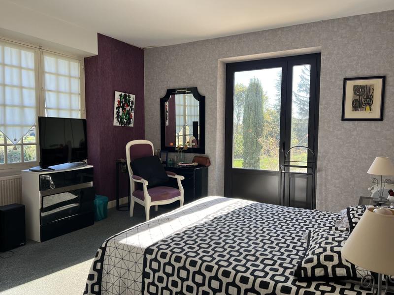 Maison traditionnelle - 320 m² - 7 pièces