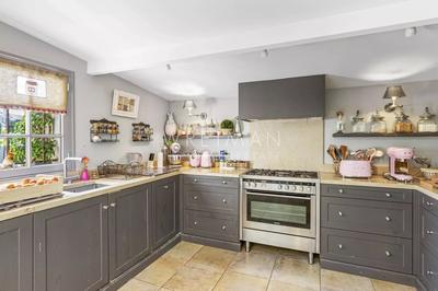 Maison - 179 m² - 7 pièces