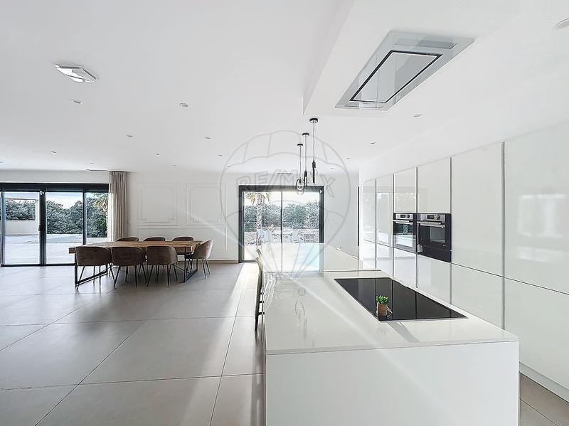 Maison - 228 m² - 5 pièces