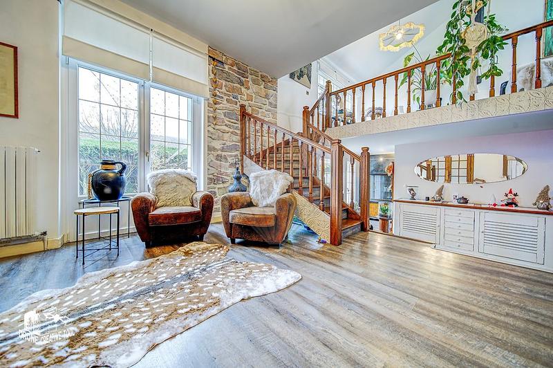 Maison - 243 m² - 7 pièces