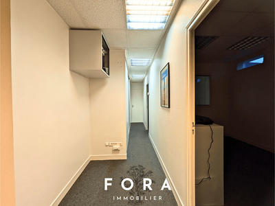 Local commercial - 80 m² - 4 pièces