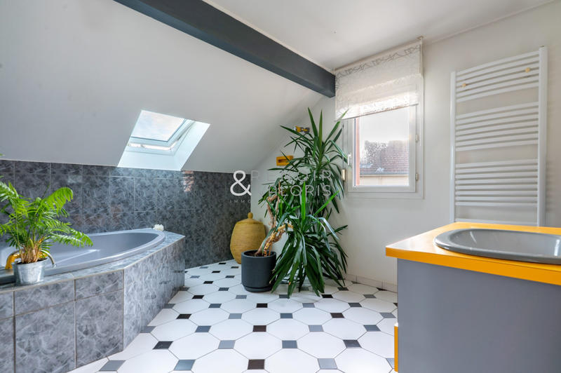 Maison - 195 m² - 7 pièces