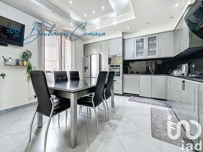 Maison - 203 m² - 8 pièces