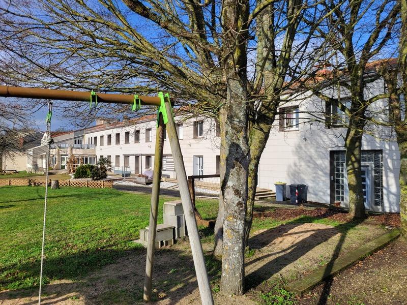 Immeuble - 1 079 m² - 46 pièces