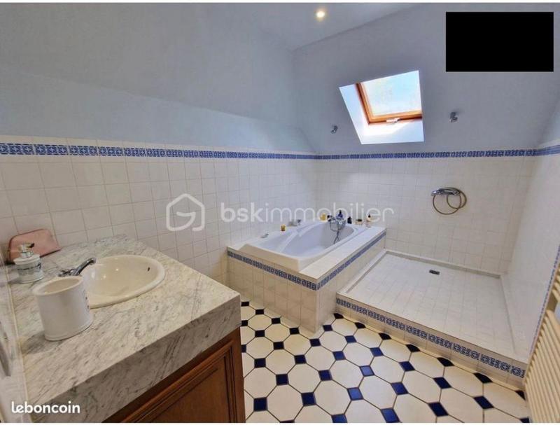 Demeure - 225 m² - 6 pièces