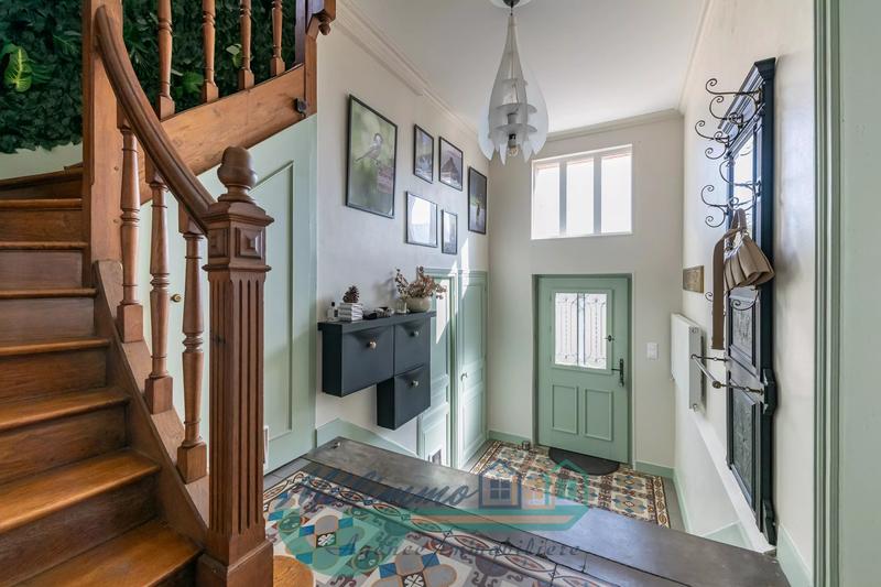 Maison - 165 m² - 9 pièces