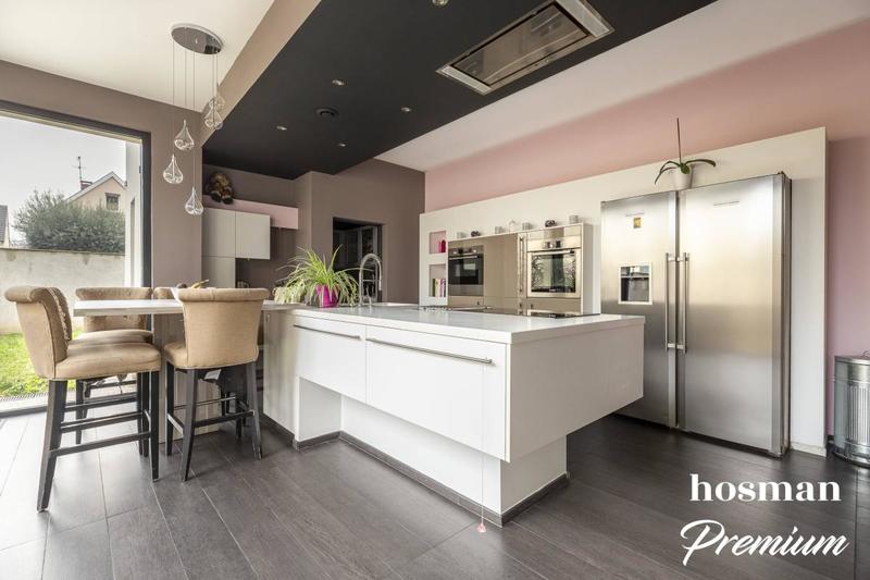 Maison - 290 m² - 6 pièces