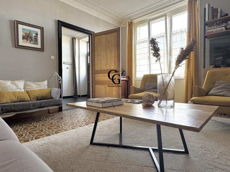 Maison - 246 m² - 8 pièces