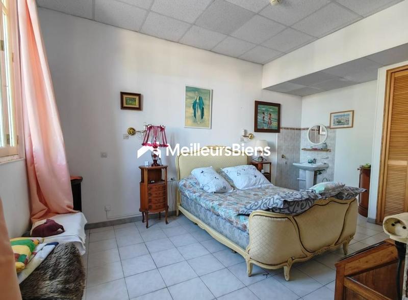 Propriété - 550 m² - 26 pièces