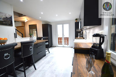 Maison - 199 m² - 7 pièces