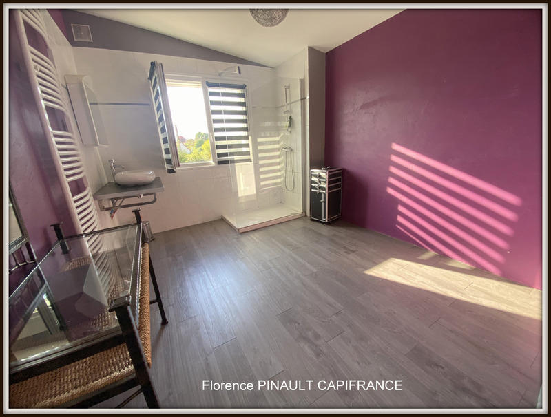 Maison - 219 m² - 8 pièces