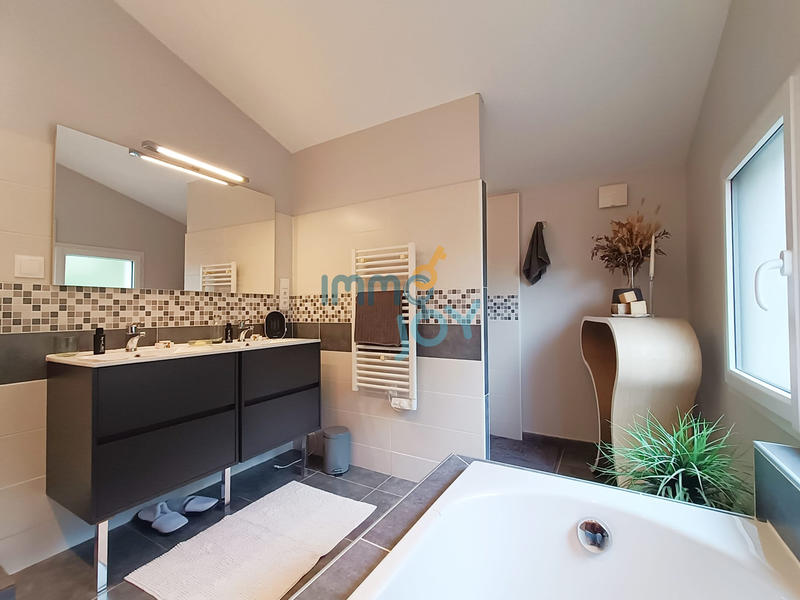 Maison - 152 m² - 6 pièces