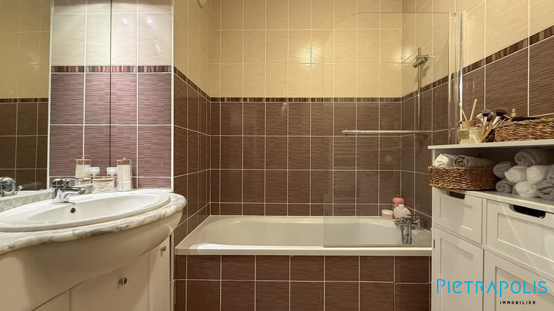 Appartement - 102 m² - 4 pièces