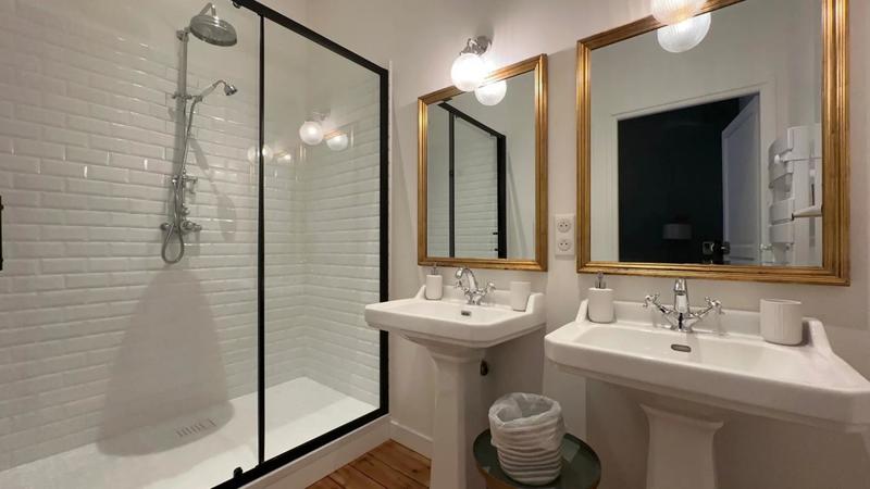 Propriété - 207 m² - 9 pièces