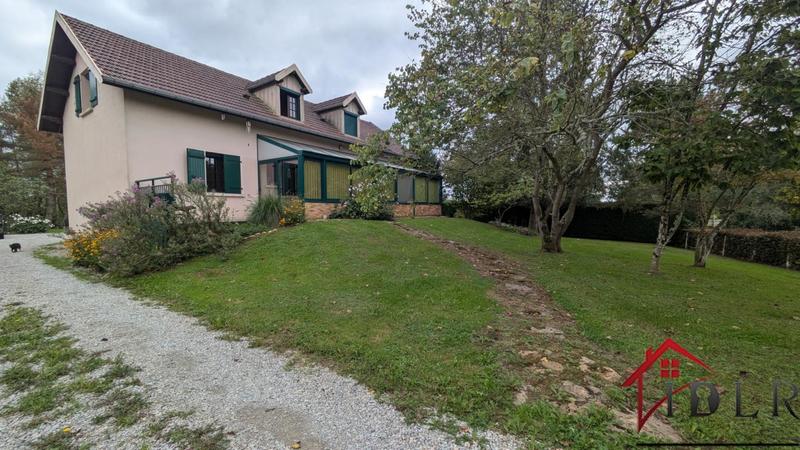 Maison - 210 m² - 6 pièces